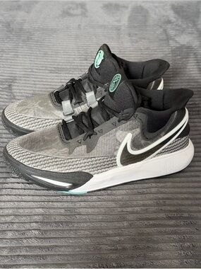 Nike shoes sneakers size 7